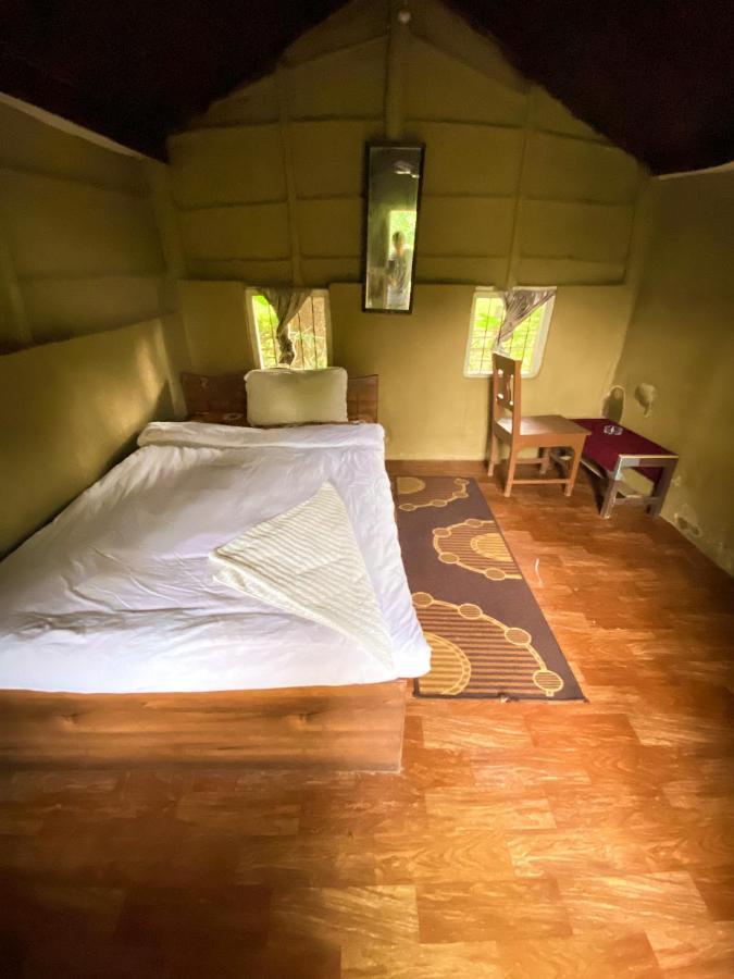 Nature Safari Camp Chitwan Esterno foto